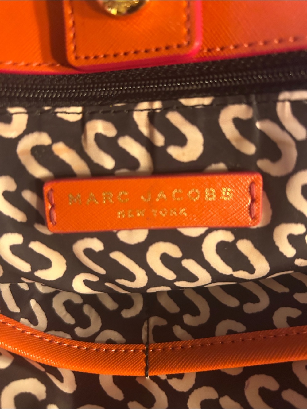 Marc Jacobs Large Orange Leather Tote with Luggage Tag - Picture 9 of 13